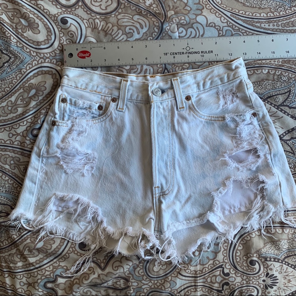 Vintage Levi’s distressed bleached denim short 26